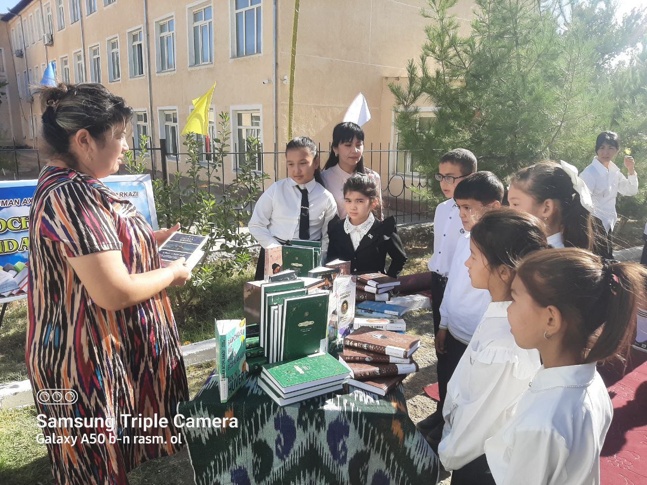 Ochiq osmon ostida kutubxona